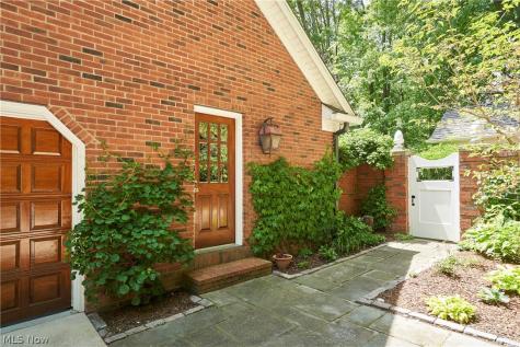 3807 Mapleleaf Hill Bath OH 44333