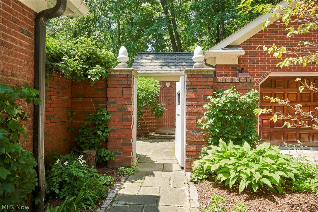 3807 Mapleleaf Hill Bath OH 44333