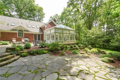 3807 Mapleleaf Hill Bath OH 44333