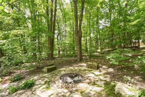 3807 Mapleleaf Hill Bath OH 44333