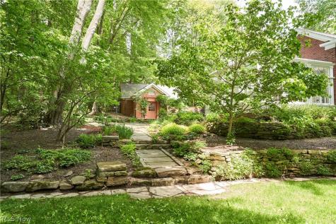 3807 Mapleleaf Hill Bath OH 44333