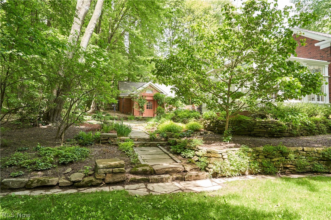 3807 Mapleleaf Hill Bath OH 44333