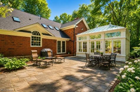 3807 Mapleleaf Hill Bath OH 44333