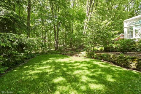 3807 Mapleleaf Hill Bath OH 44333