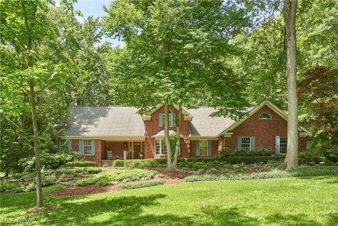 3807 Mapleleaf Hill Bath OH 44333