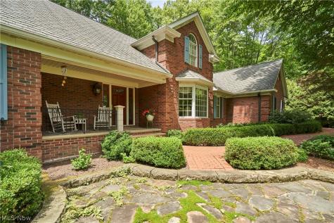 3807 Mapleleaf Hill Bath OH 44333
