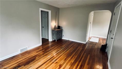 3742 Menlo Road Shaker Heights OH 44120
