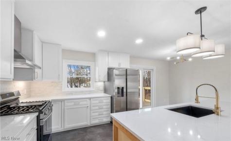 1121 Doralee Drive Mogadore OH 44260