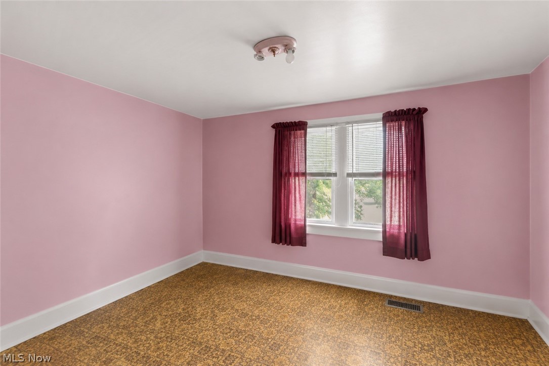 3356 S Leavitt Road SW Lordstown OH 44481
