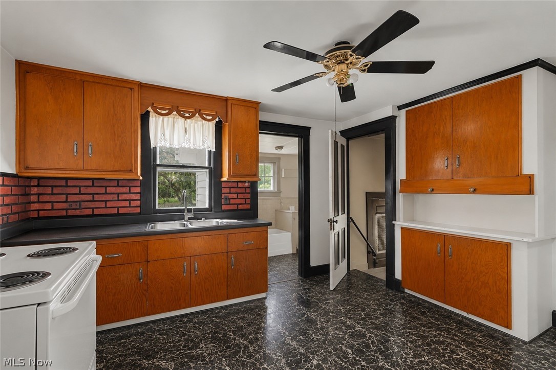 3356 S Leavitt Road SW Lordstown OH 44481