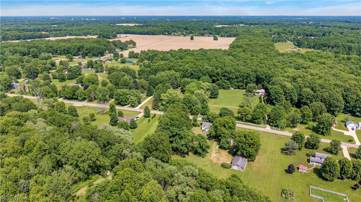 3356 S Leavitt Road SW Lordstown OH 44481