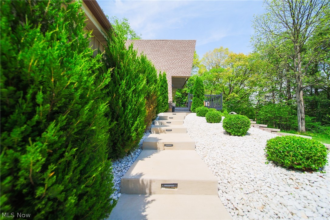 2317 Goshen Hill Road SE New Philadelphia OH 44663