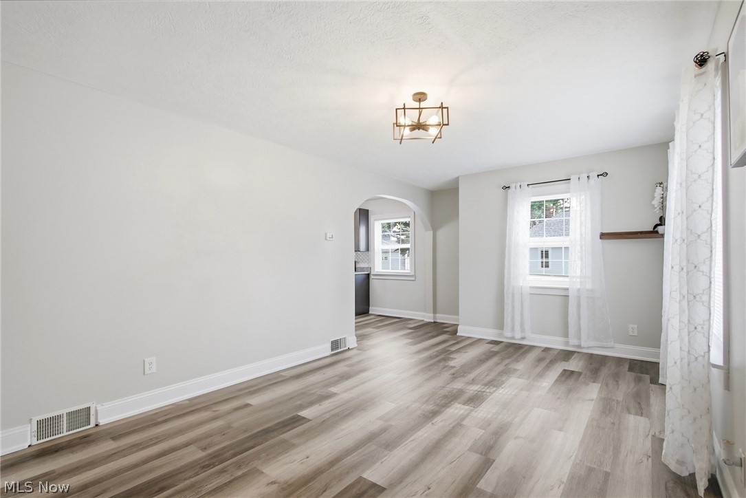 571 Wesleyan Avenue Barberton OH 44203