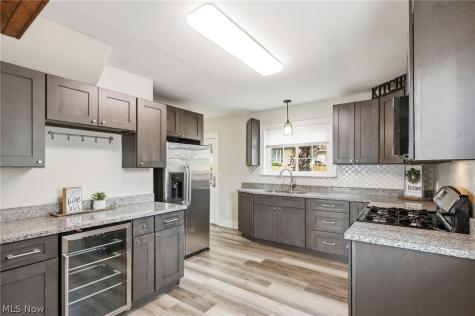 571 Wesleyan Avenue Barberton OH 44203