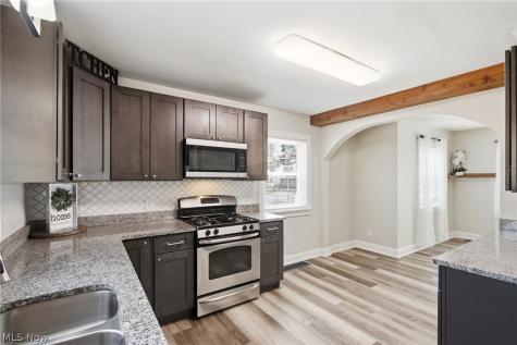571 Wesleyan Avenue Barberton OH 44203