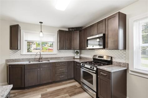 571 Wesleyan Avenue Barberton OH 44203