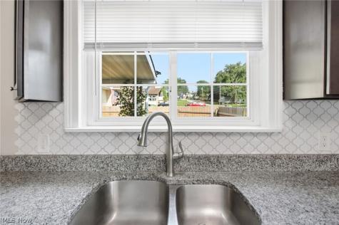 571 Wesleyan Avenue Barberton OH 44203