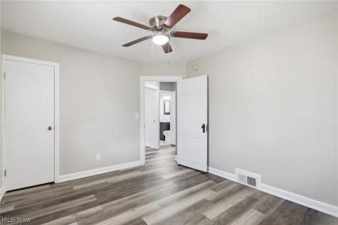 571 Wesleyan Avenue Barberton OH 44203