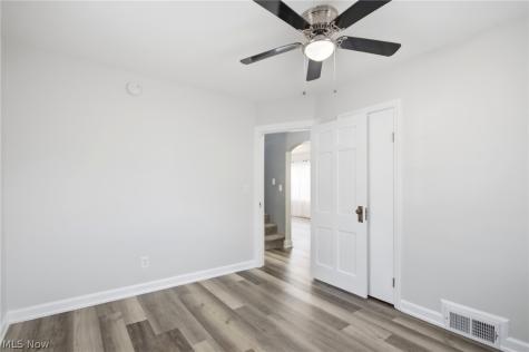 571 Wesleyan Avenue Barberton OH 44203