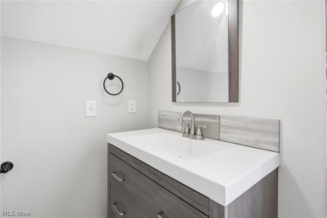 571 Wesleyan Avenue Barberton OH 44203
