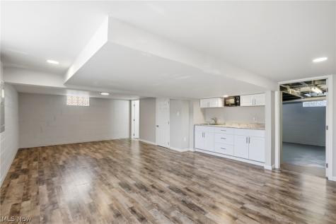 571 Wesleyan Avenue Barberton OH 44203