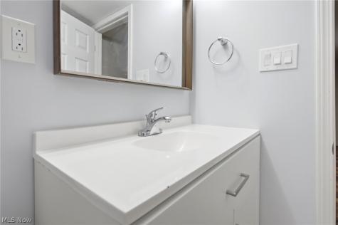 571 Wesleyan Avenue Barberton OH 44203