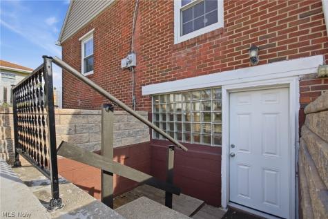 571 Wesleyan Avenue Barberton OH 44203