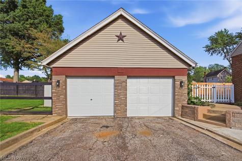 571 Wesleyan Avenue Barberton OH 44203