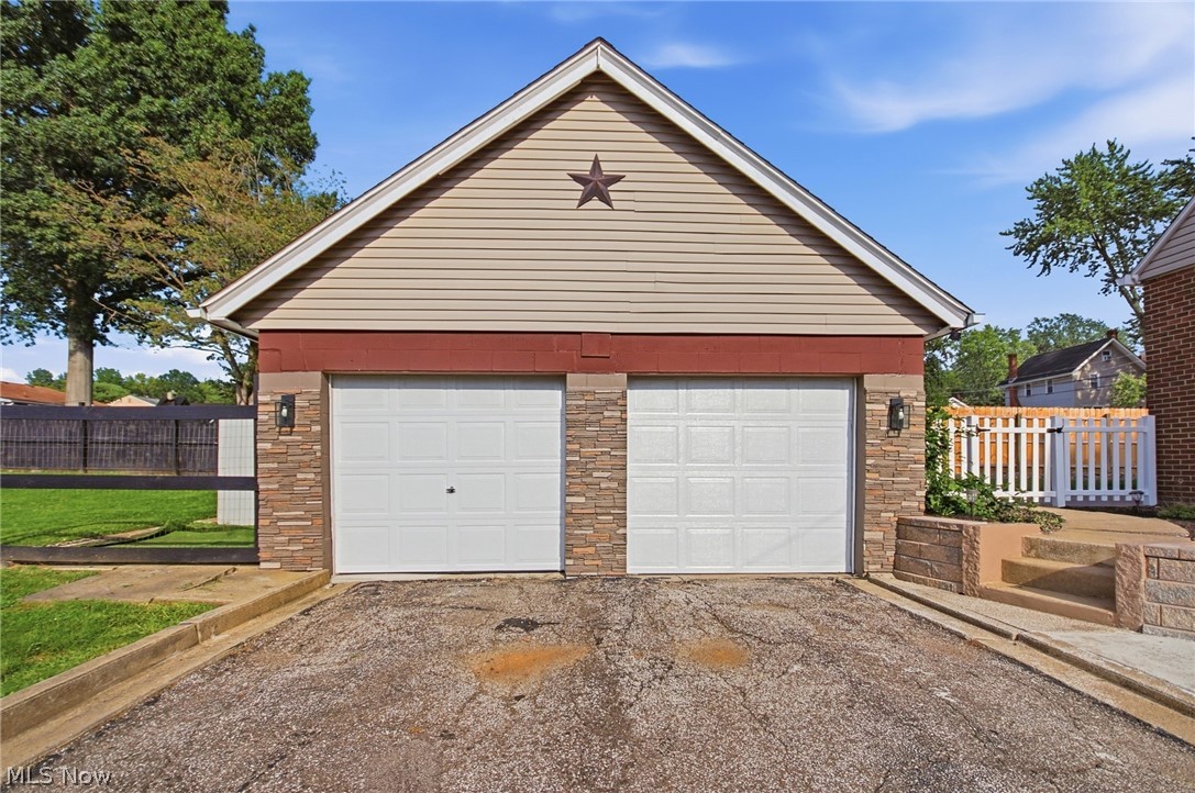 571 Wesleyan Avenue Barberton OH 44203