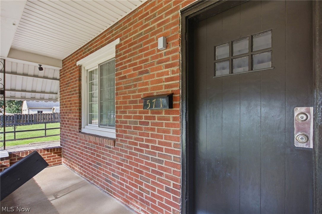 571 Wesleyan Avenue Barberton OH 44203