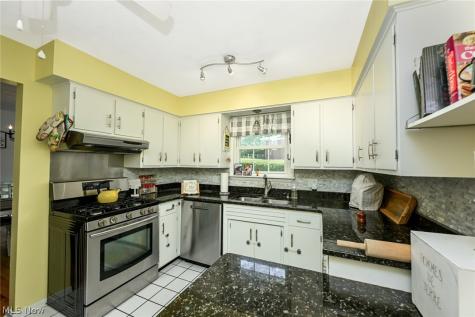 12460 Amber Circle NW Uniontown OH 44685