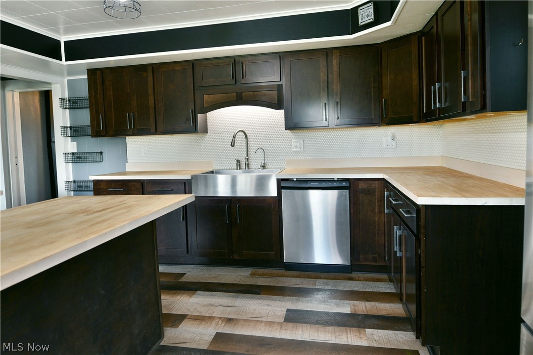 634 Bristol Champion Townline Road NE Bristolville OH 44402