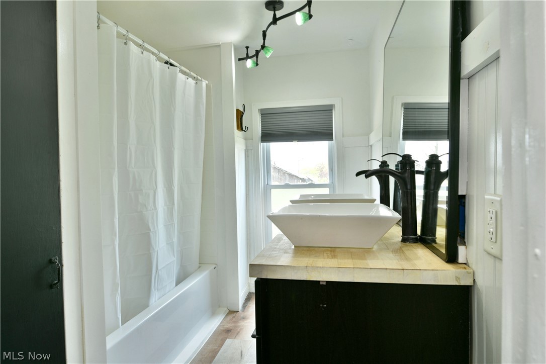 634 Bristol Champion Townline Road NE Bristolville OH 44402