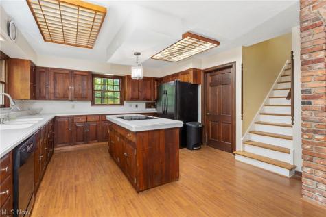 10124 Barr Road Brecksville OH 44141