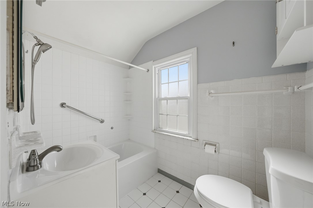 5284 Edenhurst Road Lyndhurst OH 44124