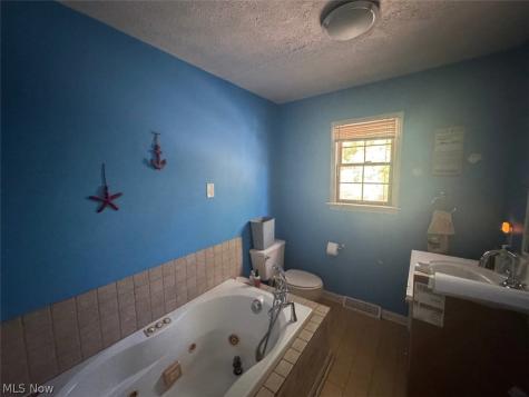 1423 Pin Oak Drive Akron OH 44312