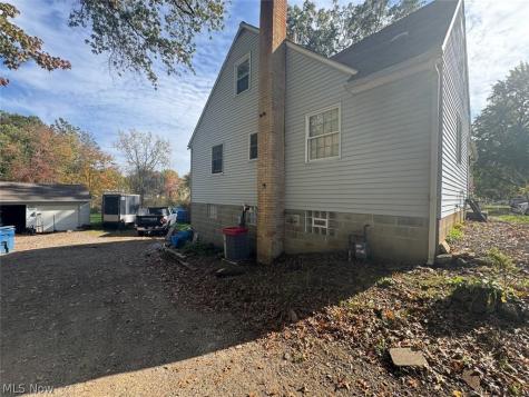 1423 Pin Oak Drive Akron OH 44312