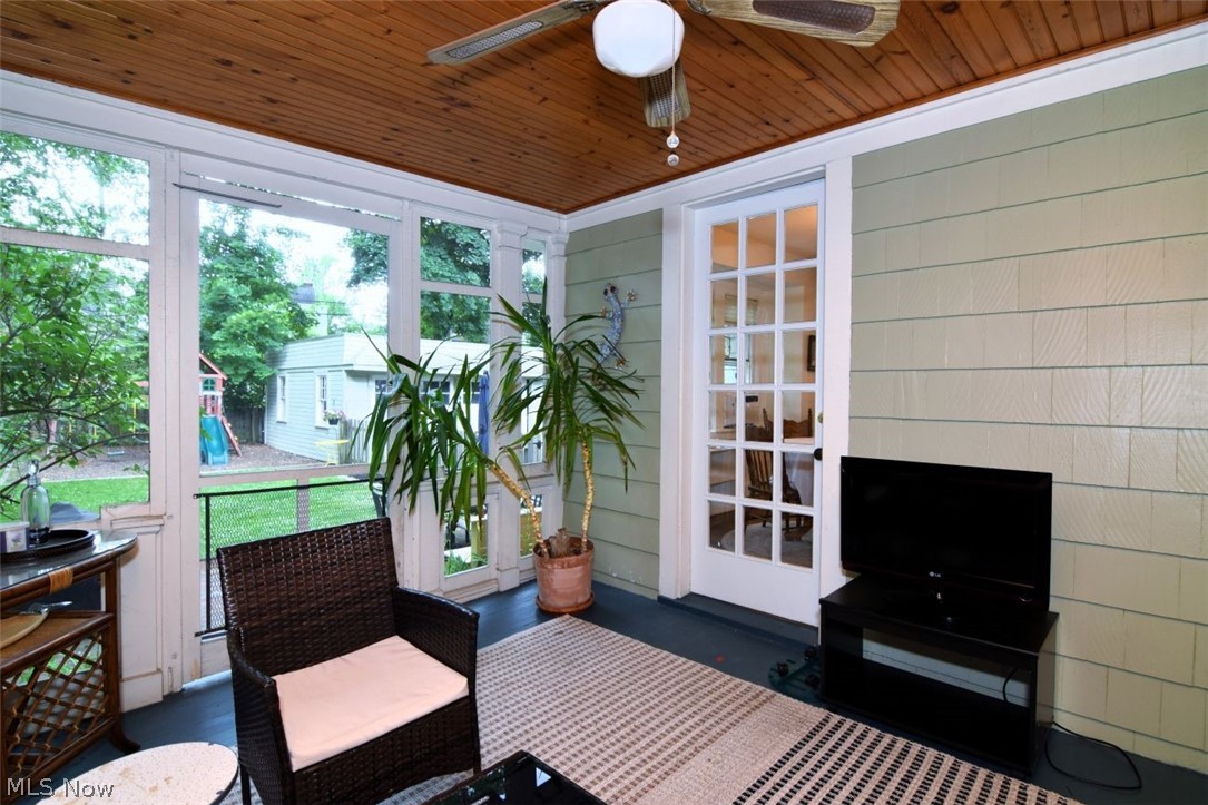 2692 W St. James Parkway Cleveland Heights OH 44106