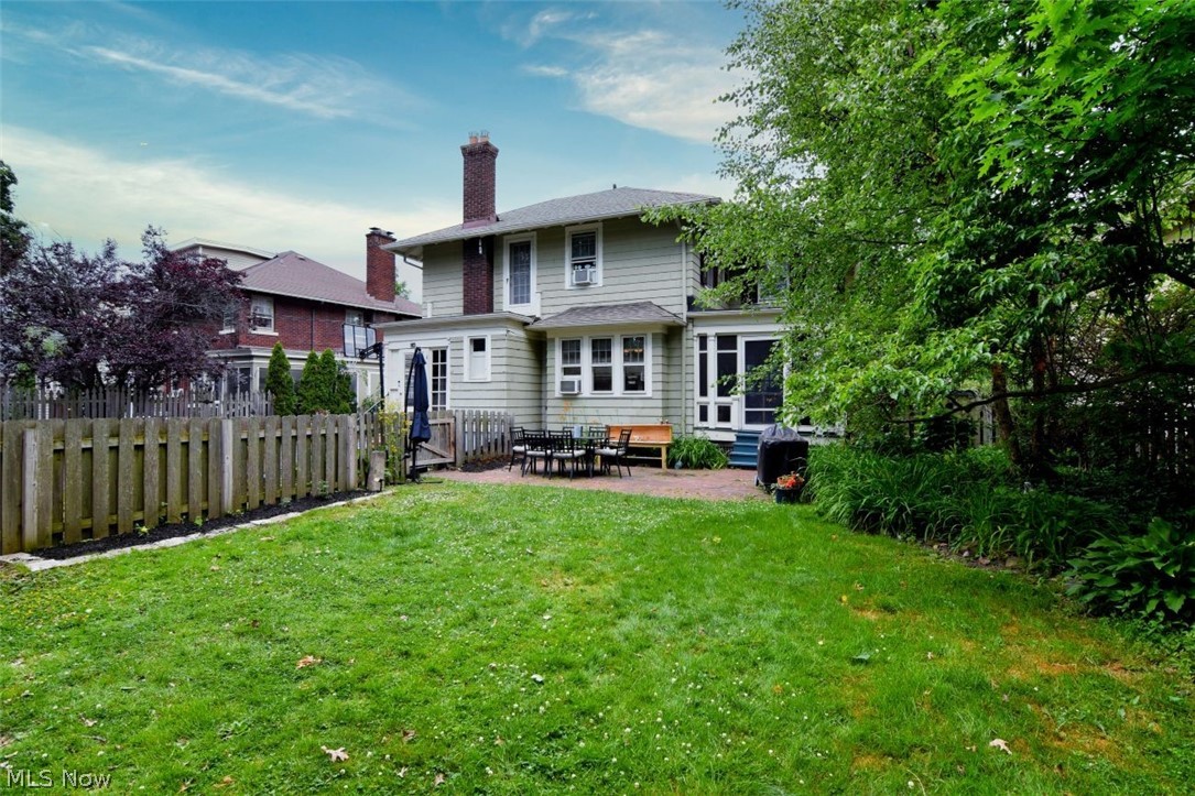 2692 W St. James Parkway Cleveland Heights OH 44106