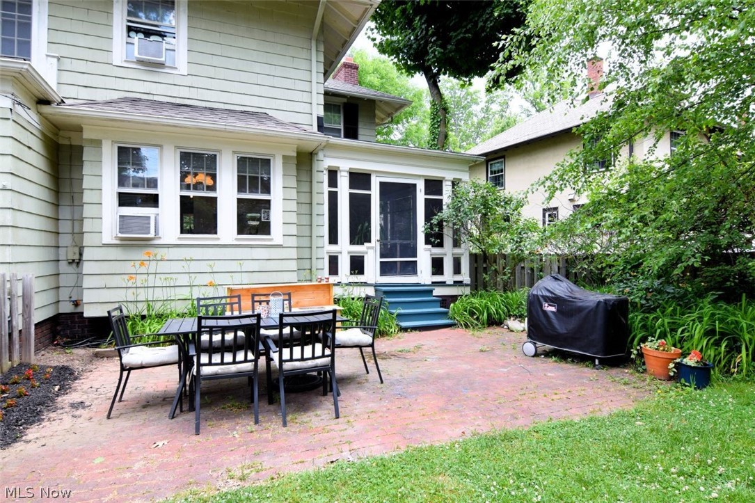 2692 W St. James Parkway Cleveland Heights OH 44106