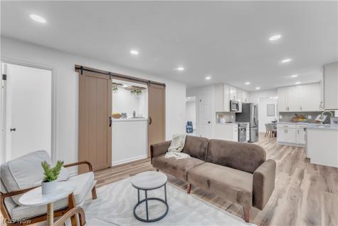 5108 Meadow Wood Boulevard Lyndhurst OH 44124