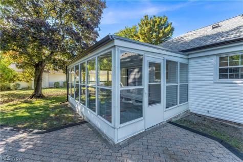 5108 Meadow Wood Boulevard Lyndhurst OH 44124