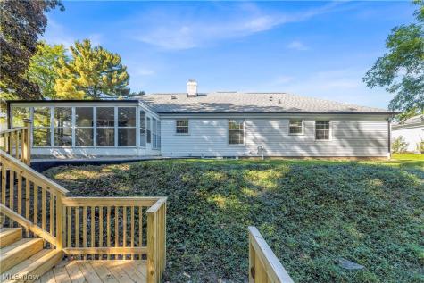 5108 Meadow Wood Boulevard Lyndhurst OH 44124