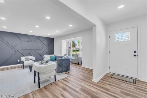 5108 Meadow Wood Boulevard Lyndhurst OH 44124
