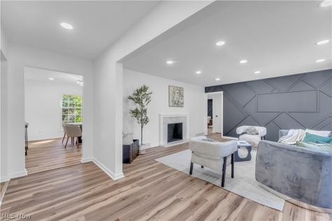 5108 Meadow Wood Boulevard Lyndhurst OH 44124