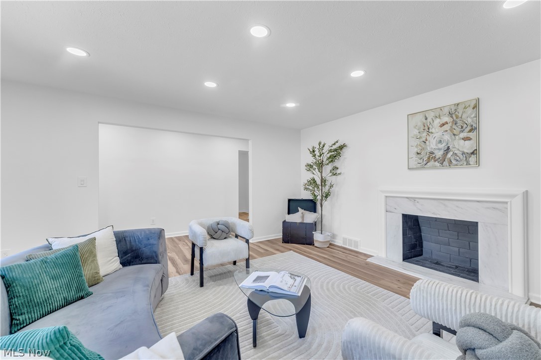 5108 Meadow Wood Boulevard Lyndhurst OH 44124