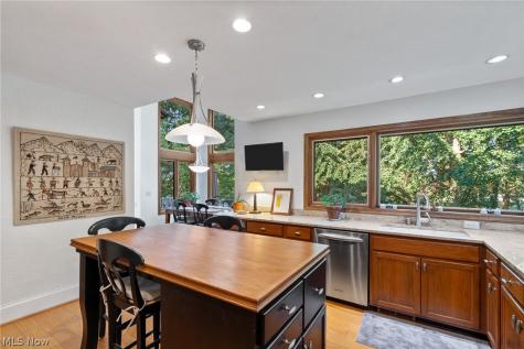 7725 Hearthstone Avenue NW North Canton OH 44720