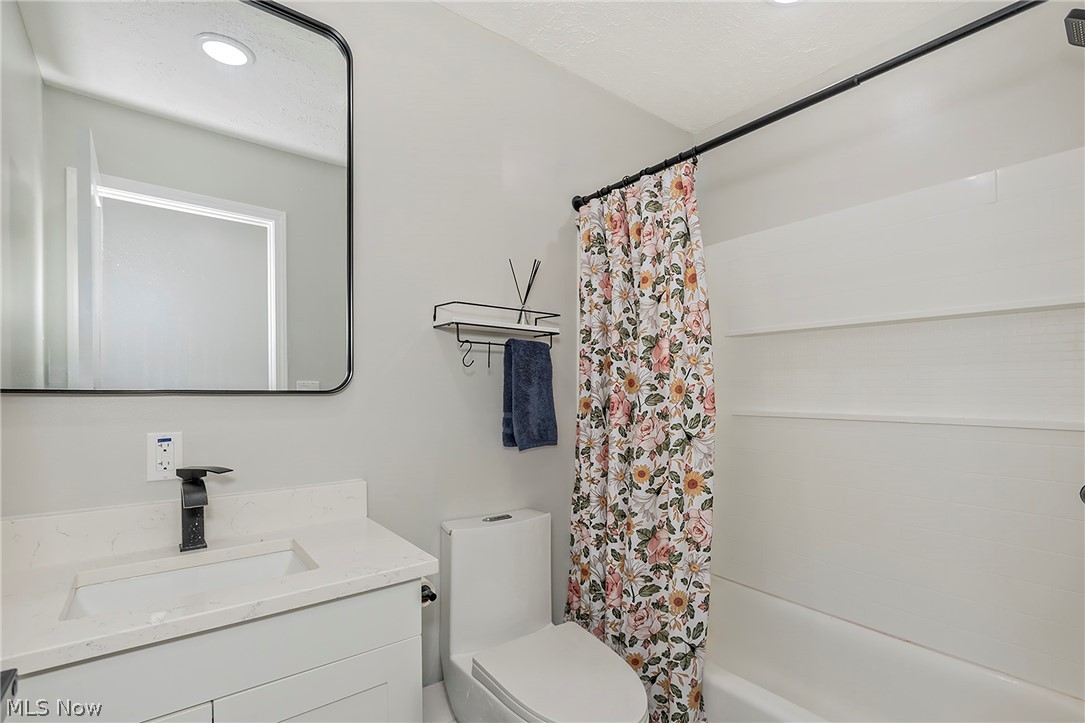 5690 Hartshire Drive Willoughby OH 44094