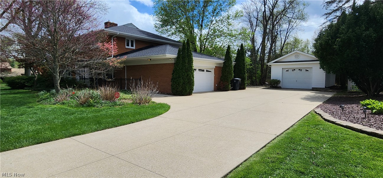 3224 Halsey Drive NE Warren OH 44483