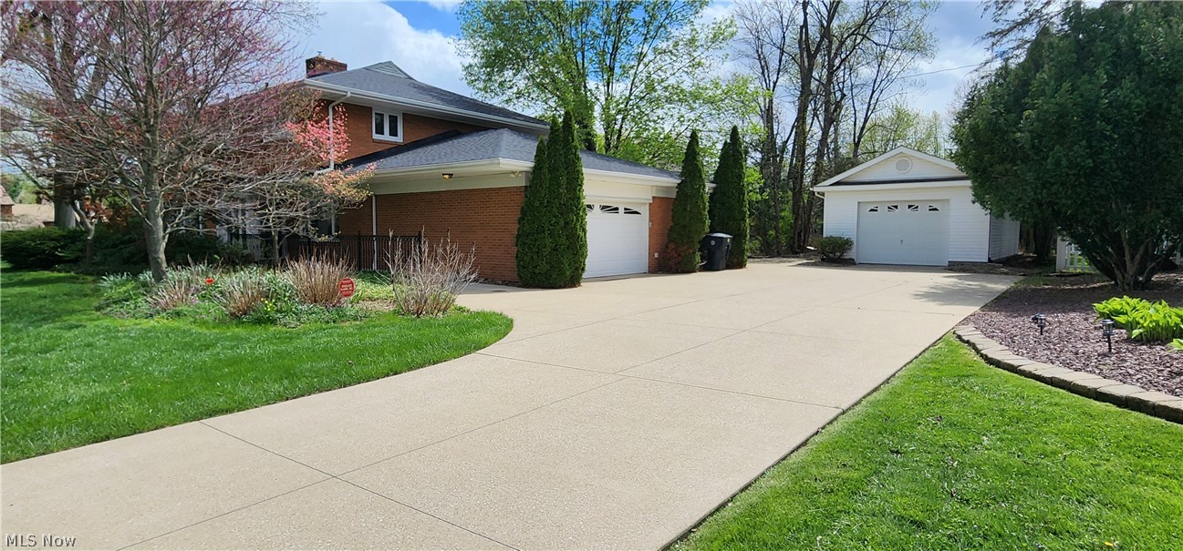 3224 Halsey Drive NE Warren OH 44483
